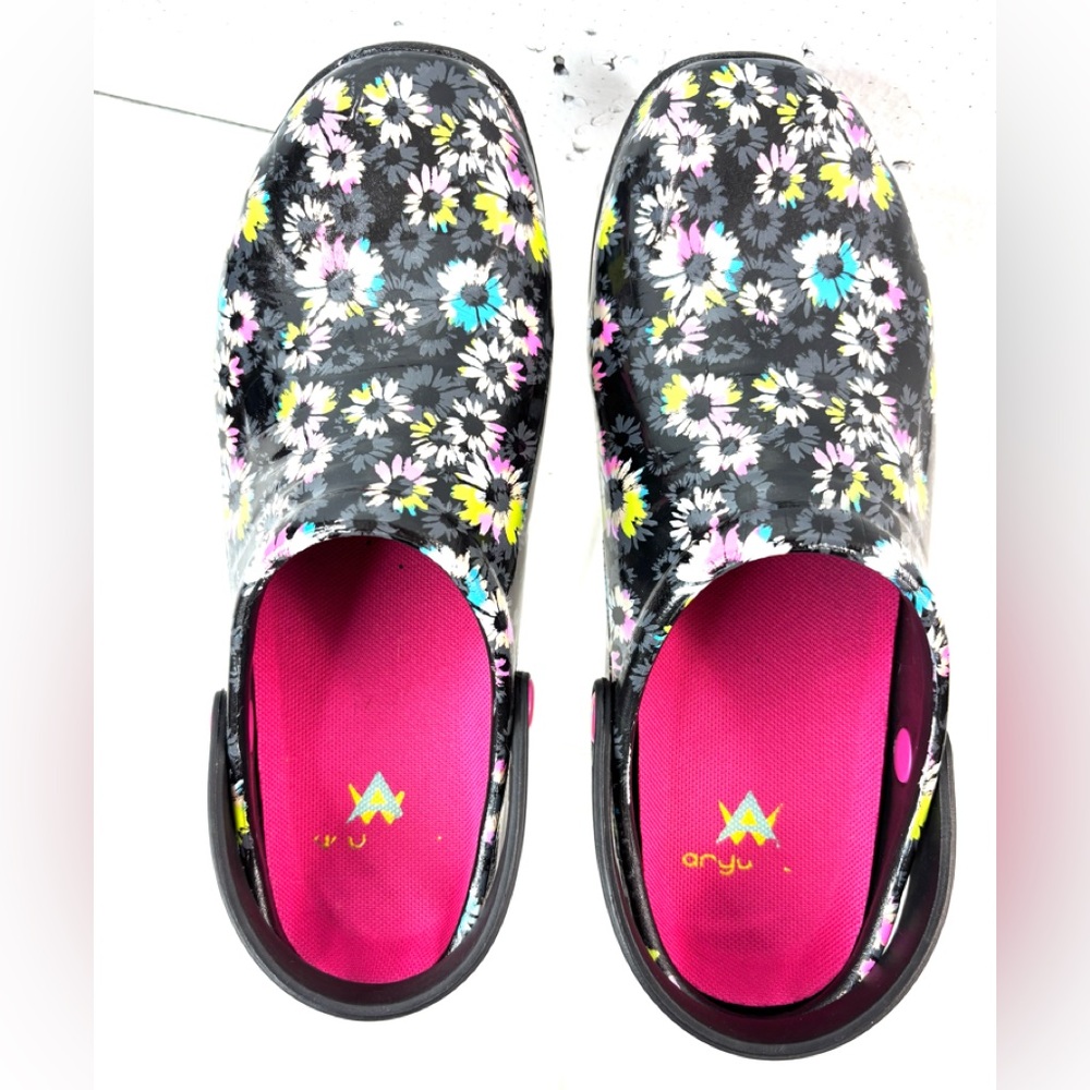 Anywear Slip Resistant 10 Floral Women's Clogs - Picture 6 of 9